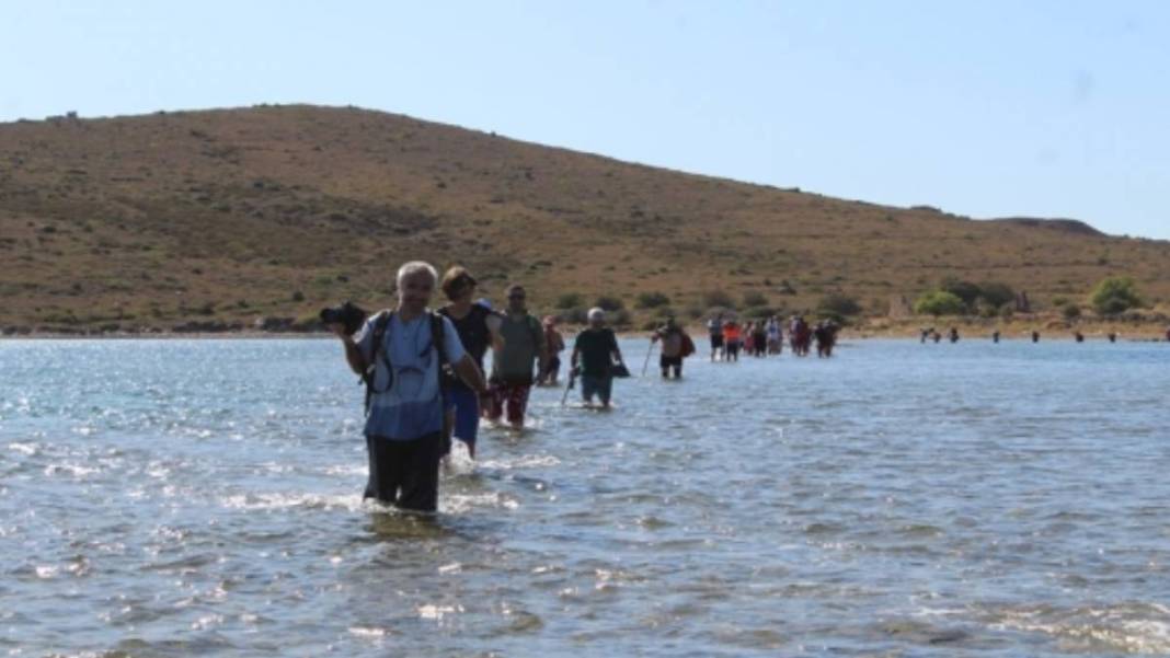 Burası Maldivler değil Türkiye'nin tam ortası! Kimse bu saklı adayı bilmiyor, suyun içinden yürüyerek gidilen cennet 5